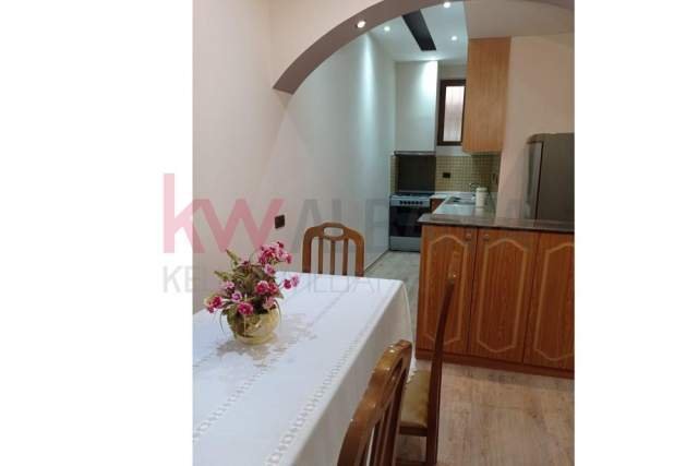 Tirane, jepet me qera apartament 2+1+BLK Kati 1, 330 Euro (Rruga Teodor Keko)