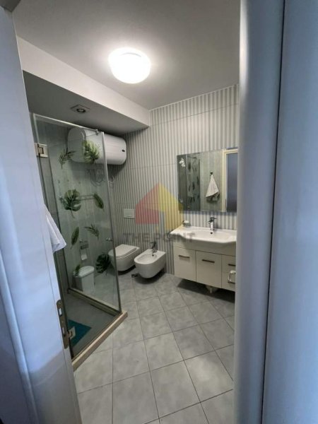 Tirane, jepet me qera apartament 2+1+A+BLK Kati 2, 135 m² 1.300 Euro (Lunder)