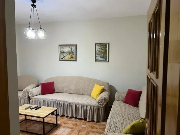 Tirane, jepet me qera apartament 2+1+Ballkon Kati 5, 75 m² 600 € (MYSLYM SHYRI)