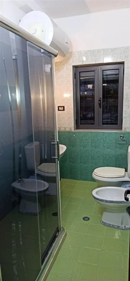 Tirane, jepet me qera apartament 2+1+Ballkon Kati 5, 75 m² 600 € (MYSLYM SHYRI)