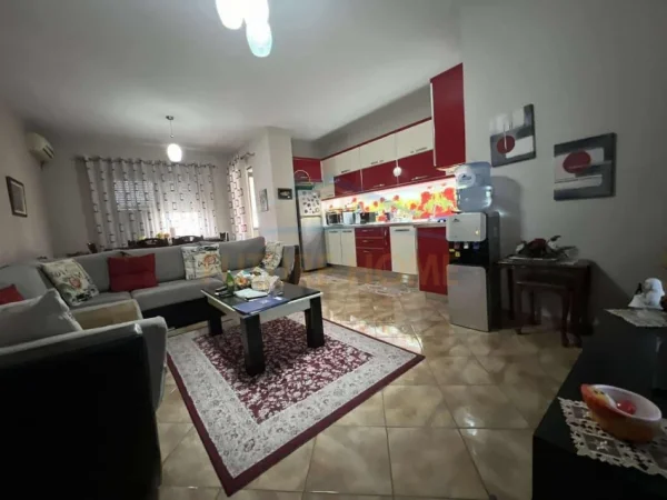 Tirane, shitet apartament 2+1 Kati 1, 106 m² 205.000 € (Rruga Frang Bardhi, prane Big Market mbi autostrade, Komuna e Parisit)