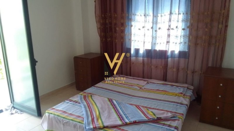 Tirane, jepet me qera apartament 3+1+Ballkon Kati 2, 120 m² 450 € (UNAZA E RE)