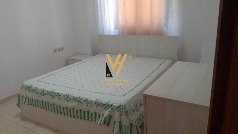 Tirane, jepet me qera apartament 3+1+Ballkon Kati 2, 120 m² 450 € (UNAZA E RE)