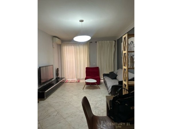 Tirane, jepet me qera 1+1 Kati 2, 70 m² 350 € 
