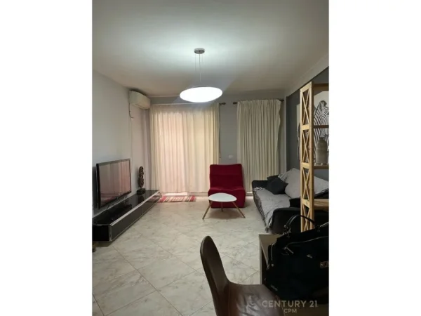 Tirane, jepet me qera 1+1 Kati 2, 70 m² 350 € 