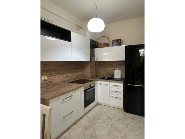 Tirane, jepet me qera 1+1 Kati 2, 70 m² 350 € 