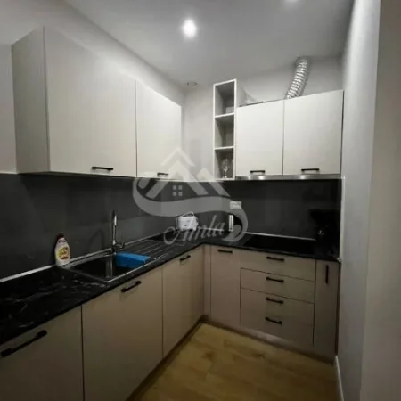 Tirane, shitet apartament 3+1 Kati 1, 220 m² 396.000 € (rrethrotullimi i kinostudios)