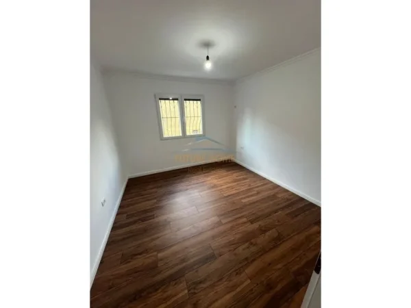 Shitet, Apartament 1+1, Pallati me Shigjeta