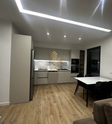 Tirane, jepet me qera apartament 2+1 Kati 4, 105 m² 700 € (Rruga Xhanfize Keko)