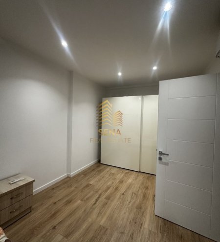 Tirane, jepet me qera apartament 2+1 Kati 4, 105 m² 700 € (Rruga Xhanfize Keko)