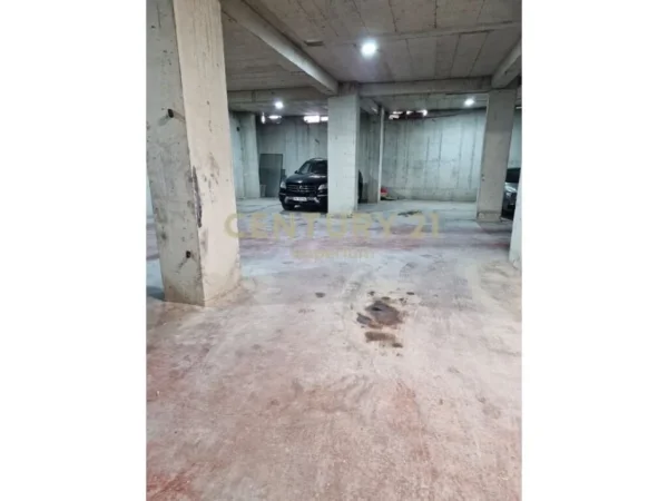 Tirane, shitet garazh | post parkimi Kati -1, 10.001 m² 640.000 € (Unaza e Re)