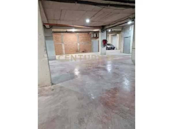 Tirane, shitet garazh | post parkimi Kati -1, 10.001 m² 640.000 € (Unaza e Re)