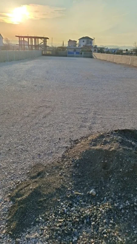 Tirane, jepet me qera Kati 0, 200 m² 1.100 € 