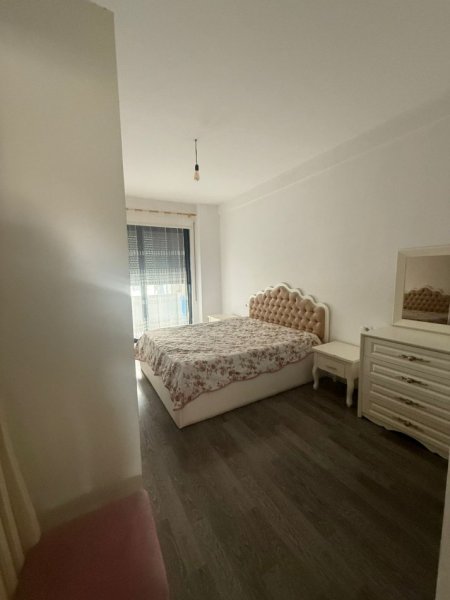 Tirane, jepet me qera apartament 2+1 Kati 2, 100 m² 550 € (teodor keko)