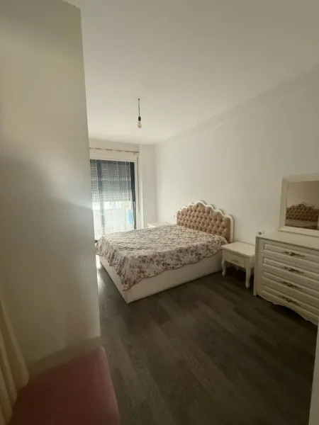 Tirane, jepet me qera apartament 2+1 Kati 2, 100 m² 550 € (teodor keko)