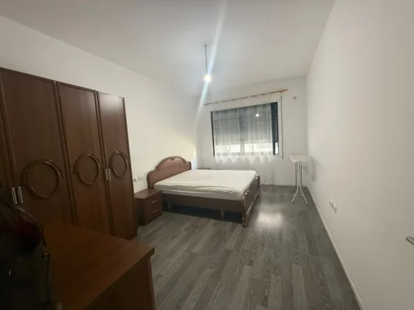 Tirane, jepet me qera apartament 2+1 Kati 2, 100 m² 550 € (teodor keko)