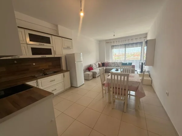 Tirane, jepet me qera apartament 2+1 Kati 2, 100 m² 550 € (teodor keko)