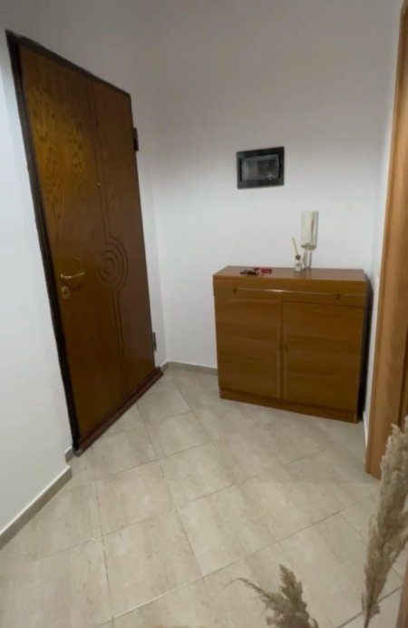 Tirane, jepet me qera apartament 1+1+Ballkon Kati 3, 70 m² 550 € (Kodra e Diellit)