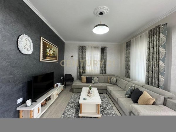 Tirane, jepet me qera apartament 2+1 Kati 2, 80 m² 600 € (Vilat Amerikane)