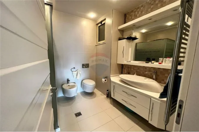 Tirane, jepet me qera apartament 2+1 Kati 4, 133 m² 1.000 € (Panorama)