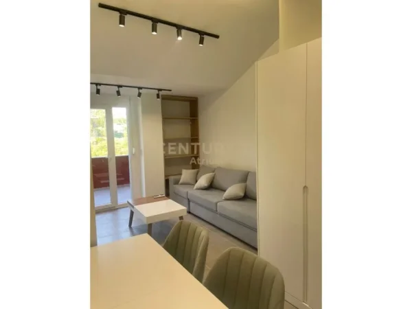 Tirane, jepet me qera apartament 1+1 Kati 4, 70 m² 500 € 