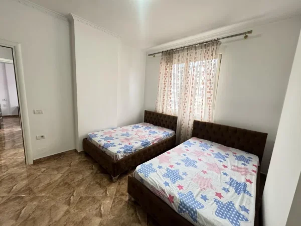 Tirane, jepet me qera apartament 2+1 Kati 4, 85 m² 500 € (astir)