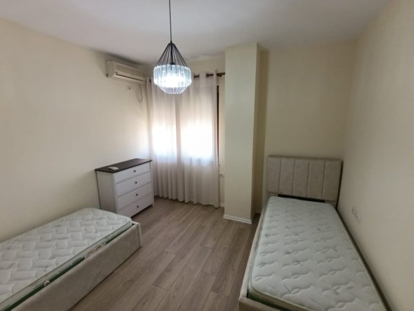 Tirane, jepet me qera apartament 2+1+Aneks+Ballkon Kati 3, 85 m² 750 € (Myslym shyri konferenca pezes)