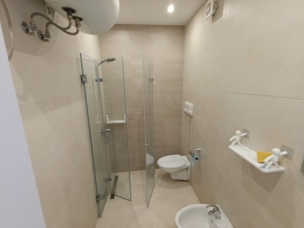 Tirane, jepet me qera apartament 2+1+Aneks+Ballkon Kati 3, 85 m² 750 € (Myslym shyri konferenca pezes)