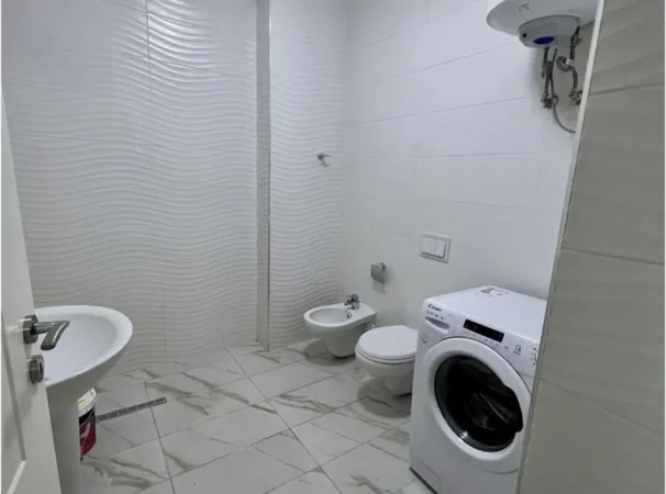 Tirane, jepet me qera apartament 2+1+Ballkon Kati 2, 99 m² (Rruga 5-Maji)
