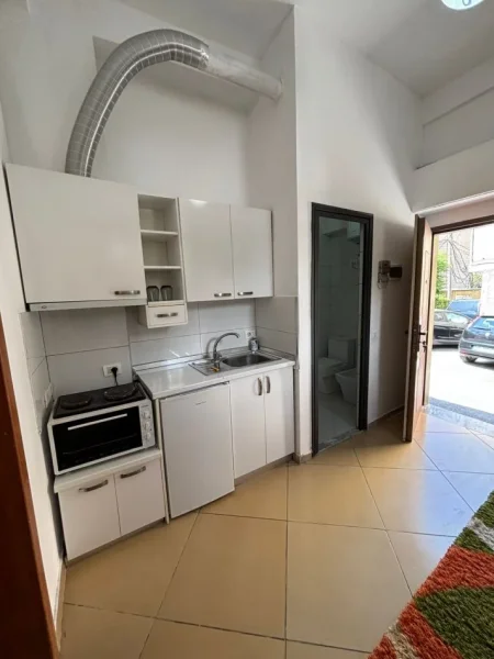 Tirane, jepet me qera apartament Kati 1, 65 m² 300 € 