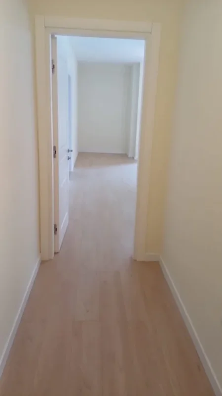Tirane, jepet me qera apartament 2+1 Kati 3, 87 m² 600 € (Bar Oslo , Brryl)