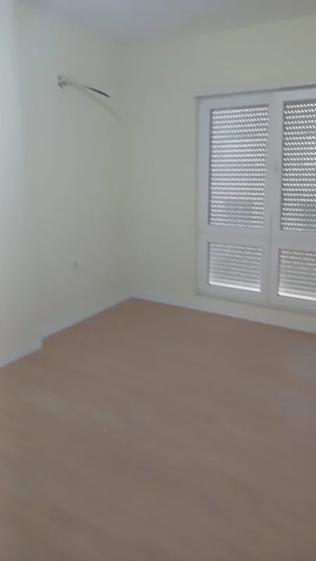 Tirane, jepet me qera apartament 2+1 Kati 3, 87 m² 600 € (Bar Oslo , Brryl)