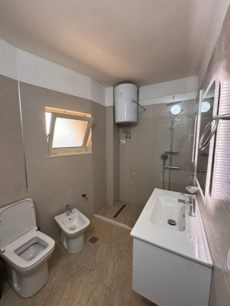 Tirane, jepet me qera 2+1 Kati 5, 95 m² 850 € (RRUGA MINE PEZA)