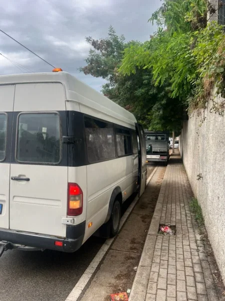 Tirane, shes Furgon sprinter viti 2001 Nafte, e bardhë manuale Kondicioner