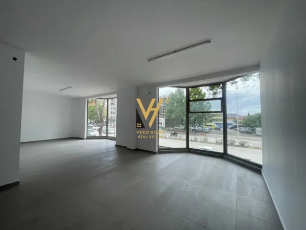 Tirane, jepet me qera ambjent biznesi Kati 1, 125 m² 1.200 € (RRUGA DRITAN HOXHA)