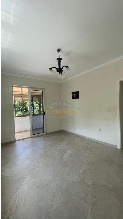 Tirane, jepet me qera Kati 2, 53 m² 650 € (Rruga Bardhyl)