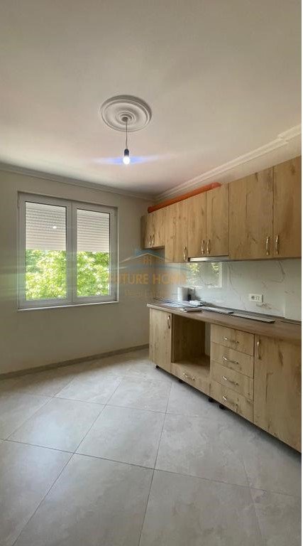Tirane, jepet me qera Kati 2, 53 m² 650 € (Rruga Bardhyl)