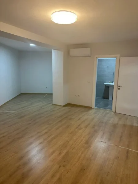 Tirane, shitet apartament 3+1 tek FUSHA AVIACIONIT