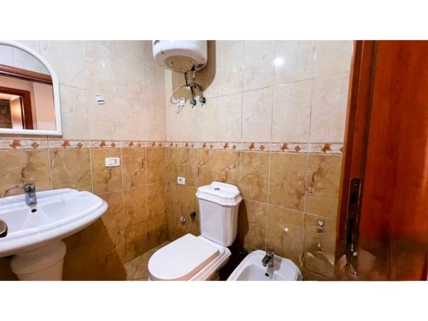 Tirane, shitet apartament 2+1+Ballkon Kati 4,