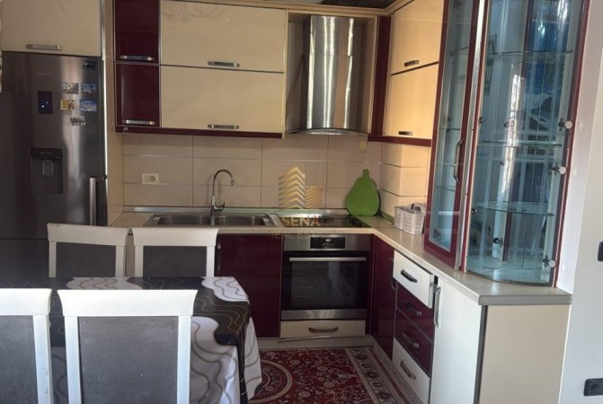 Tirane, jepet me qera apartament 2+1+Ballkon Kati 6, 90 m² 450 € (Rruga Mikel Maruli)