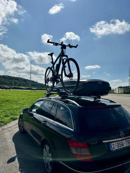 Elbasan, shes makine me portobagazh Mercedes Benz Nafte, e zeze manuale Klima 237.000 km 6.500 €