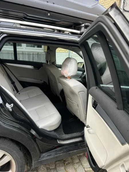 Elbasan, shes makine me portobagazh Mercedes Benz Nafte, e zeze manuale Klima 237.000 km 6.500 €