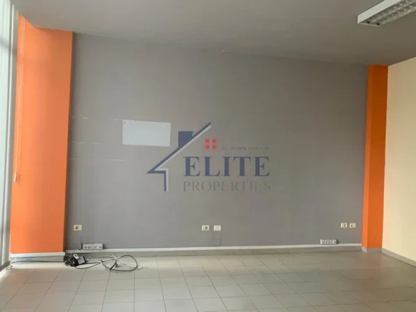 Tirane, jepet me qera zyre Kati 2, 42 m² 450 € (Myslym Shyri)