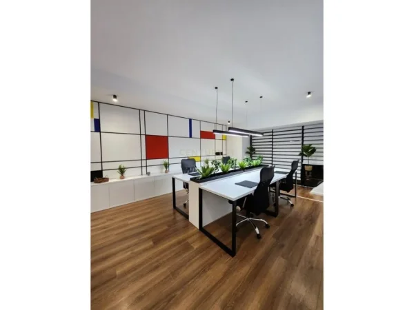 Tirane, jepet me qera zyre Kati 11, 65 m² 1.000 € (Rruga e Kavajes)