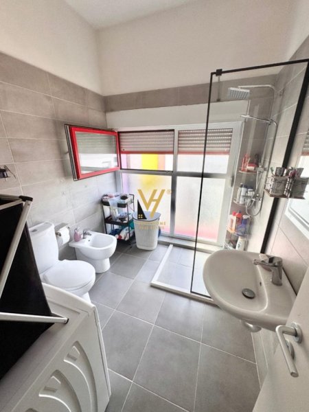 Tirane, shitet apartament 2+1+Ballkon Kati 3, 82 m² 129.000 € (ALI DEM)