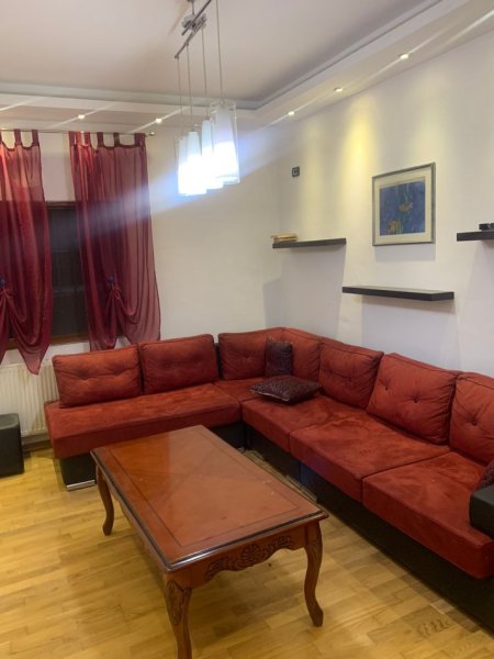 Tirane, jepet me qera apartament 2+1+Ballkon Kati 1, 85 m² 500 € (don bosko ,prane xhamise)