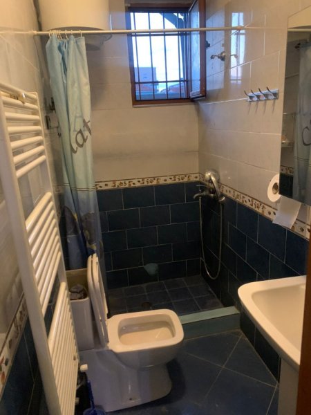 Tirane, jepet me qera apartament 2+1+Ballkon Kati 1, 85 m² 500 € (don bosko ,prane xhamise)