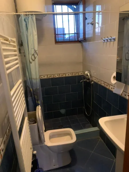 Tirane, jepet me qera apartament 2+1+Ballkon Kati 1, 85 m² 500 € (don bosko ,prane xhamise)