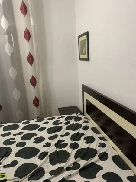 Tirane, jepet me qera apartament 2+1+Ballkon Kati 1, 85 m² 500 € (don bosko ,prane xhamise)
