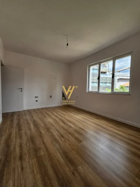 Tirane, shitet apartament 1+1+Ballkon Kati 4, 45 m² 130.000 € (QENDER)